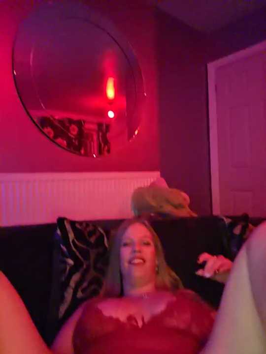XXXHornyMilf Stripchat recording – Oct 17, 2026
