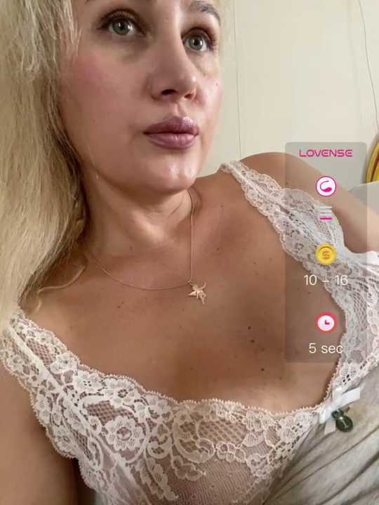 YourBlondee
