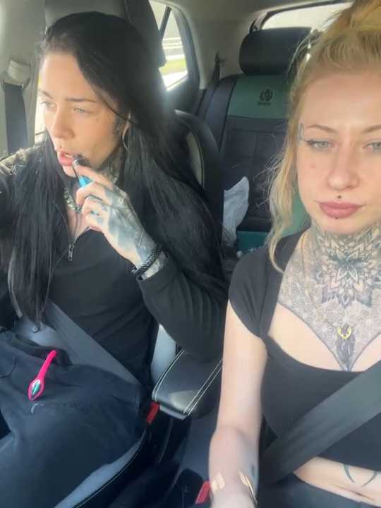 YourFaveLesbians