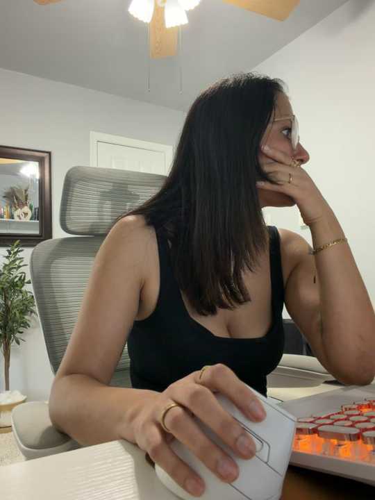 YourQueen18 cam recording