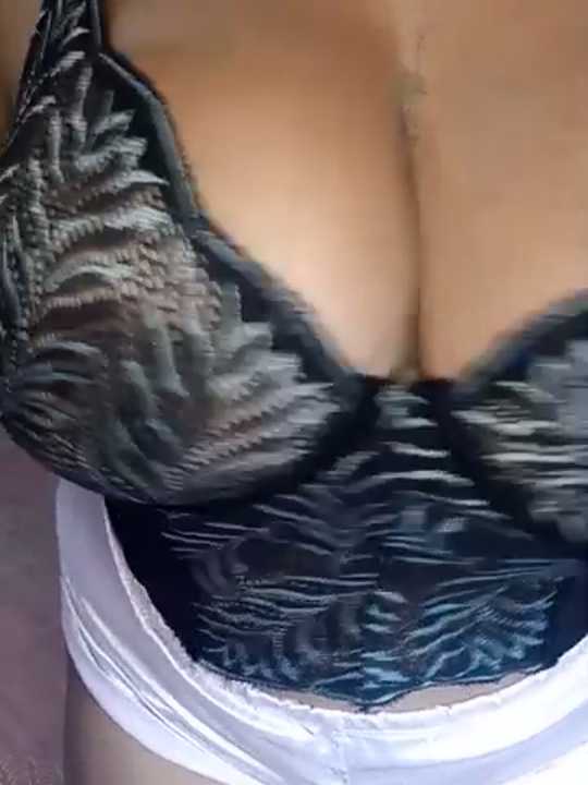 annie_maracas