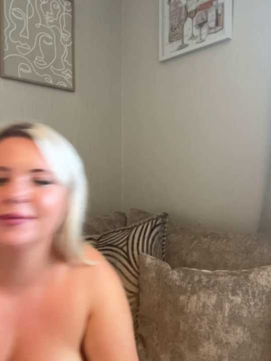 blonde_baddie