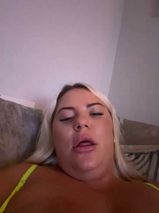 blonde_baddie cam recording