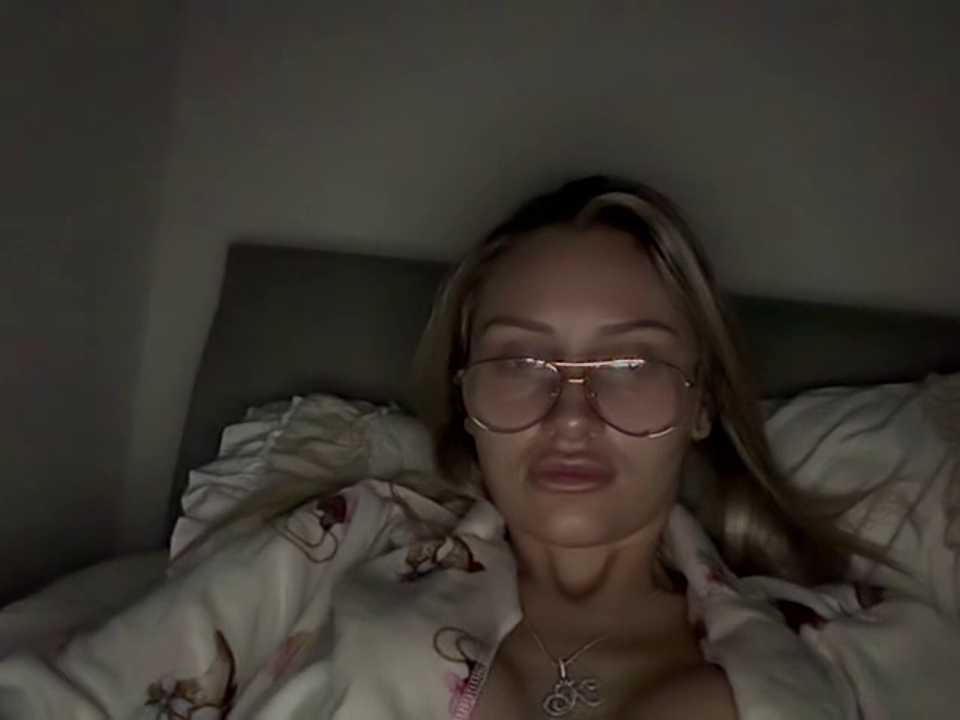 blondebandit07 cam recording