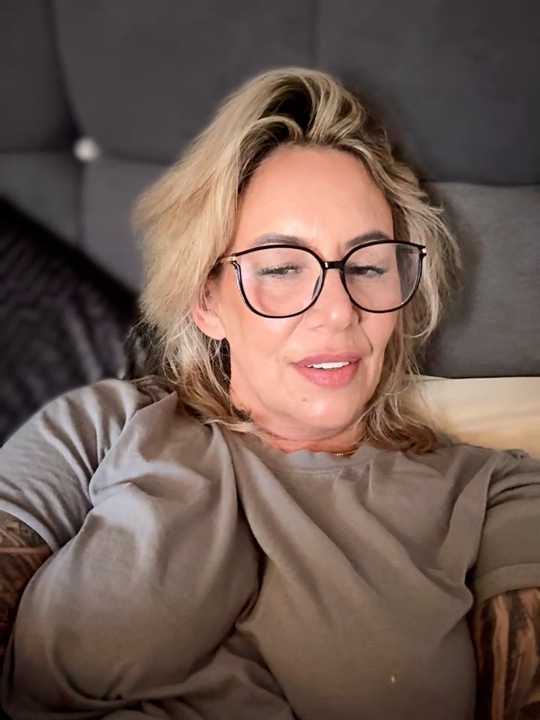 blondebitch2 cam recording