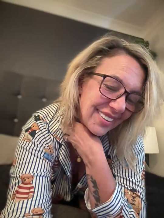 blondebitch2 cam recording