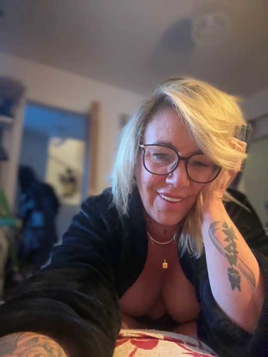 blondebitch2 cam recording