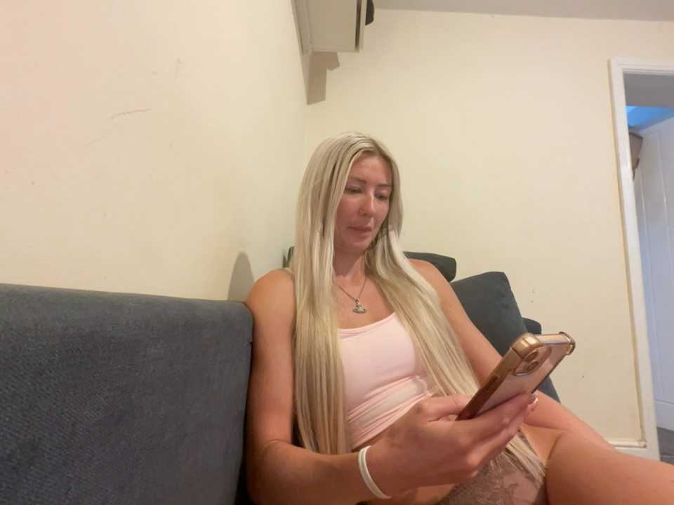 blondeychiaraxo