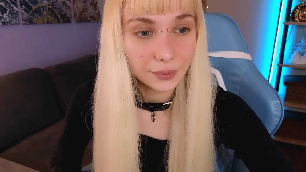 cherrie_bite
