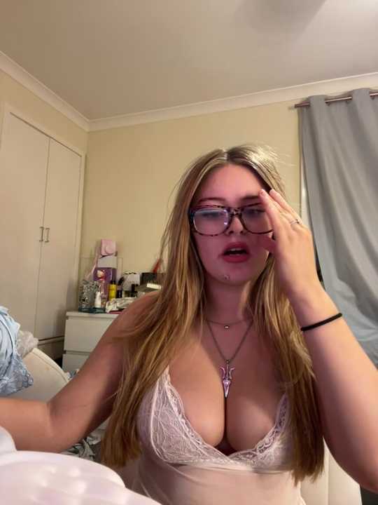 cherryrosealiee Stripchat recording – Oct 18, 2026