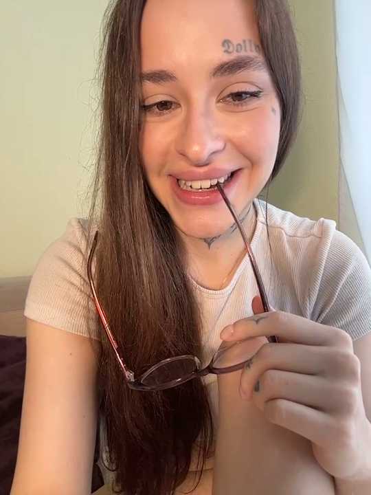 fuckdoll_18 cam recording
