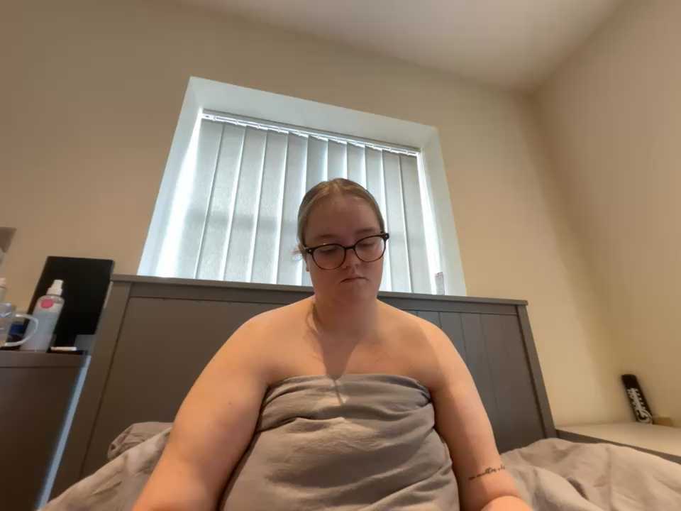honeyyy24 Stripchat recording – Oct 18, 2026