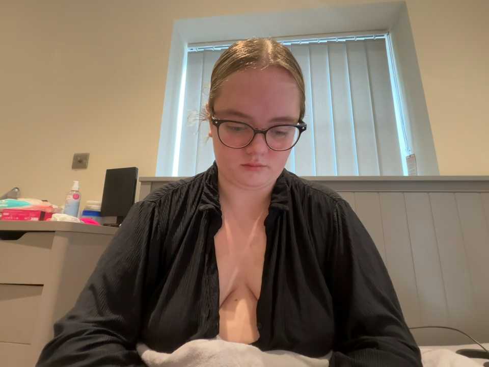 honeyyy24 Stripchat recording – Oct 26, 2026
