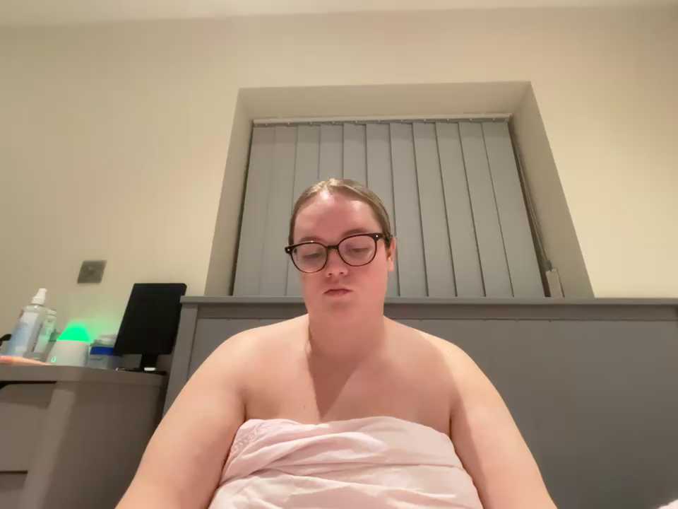 honeyyy24 Stripchat recording – Oct 19, 2026