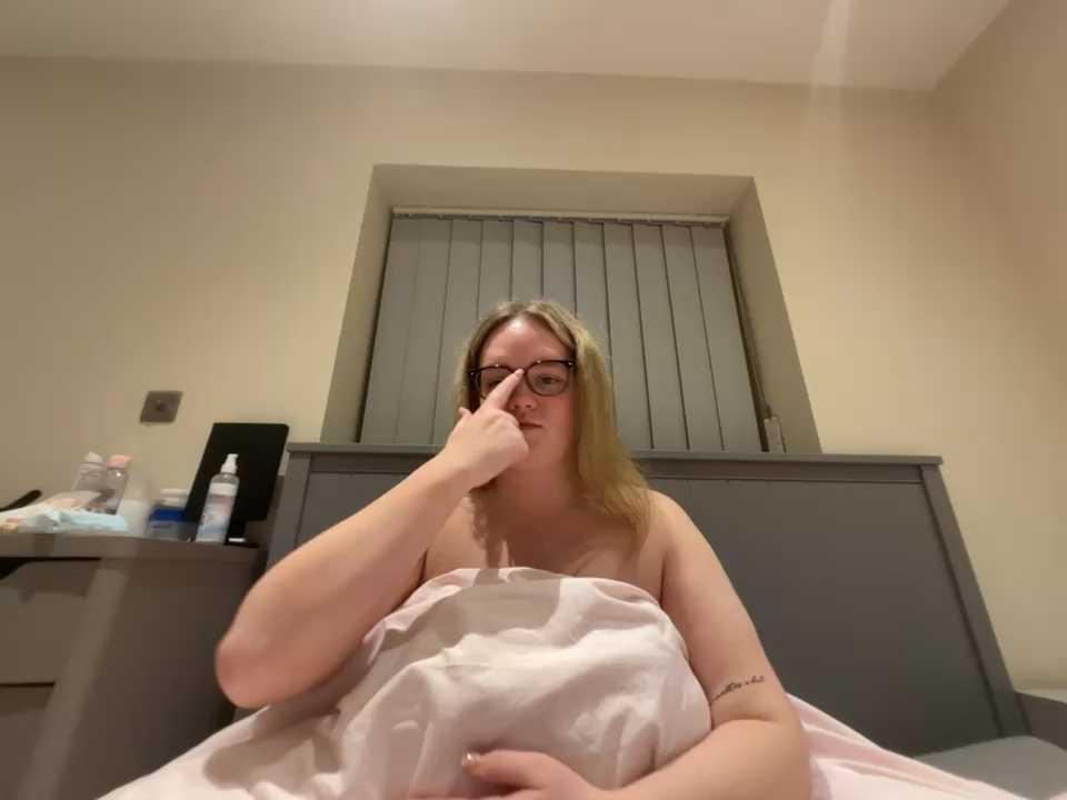 honeyyy24 Stripchat recording – Oct 20, 2026