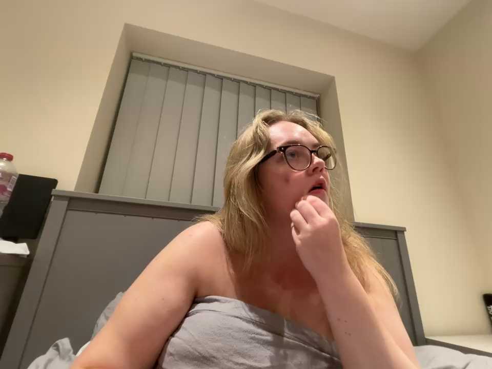 honeyyy24 Stripchat recording – Oct 18, 2026