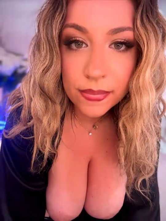 miamellycious cam recording