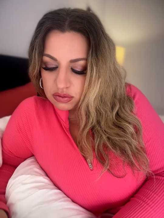 miamellycious Stripchat recording – Oct 18, 2026