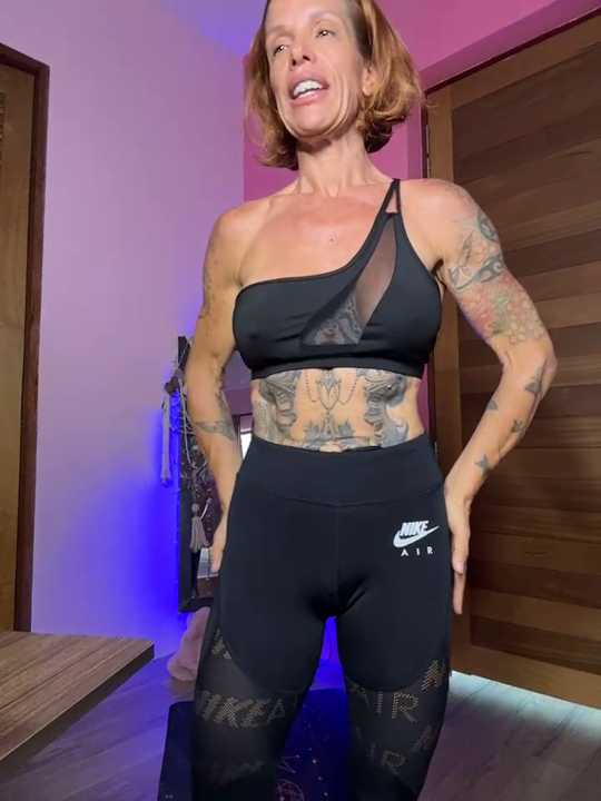 mommyselenafit_ cam recording