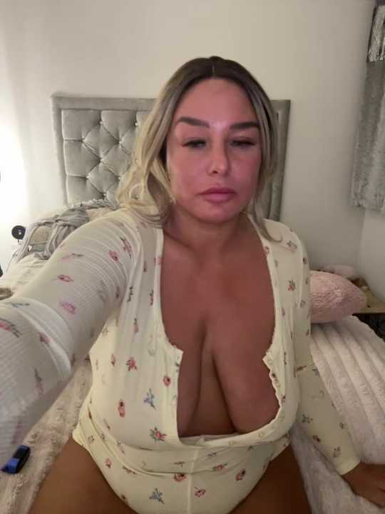 naughtychelseaxox cam recording