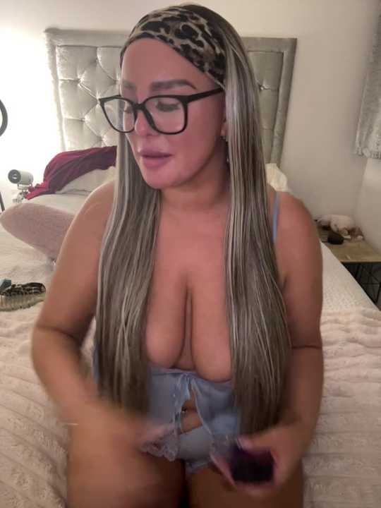 naughtychelseaxox Stripchat recording – Oct 19, 2026