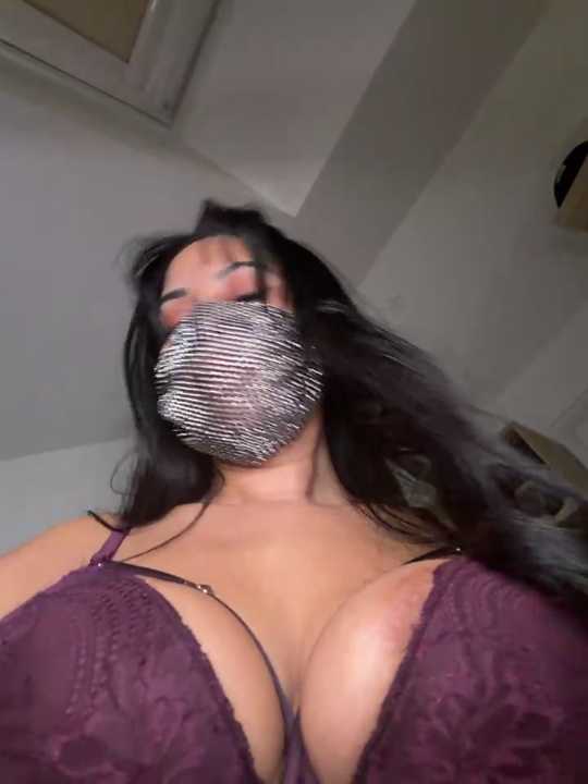queen-chamss cam recording