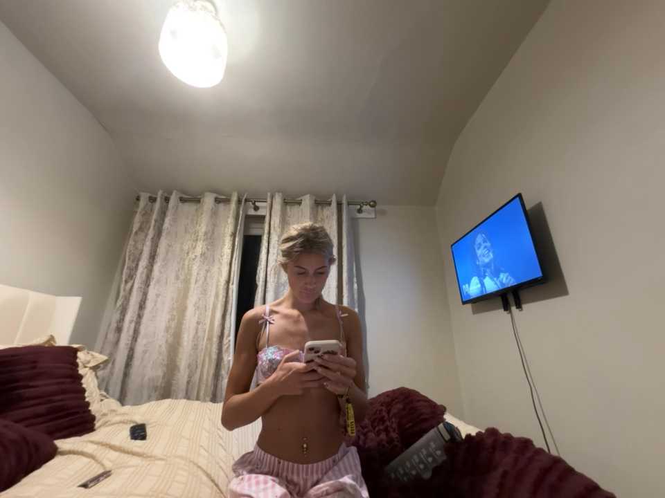 roxyrosexo Stripchat recording – Oct 21, 2026