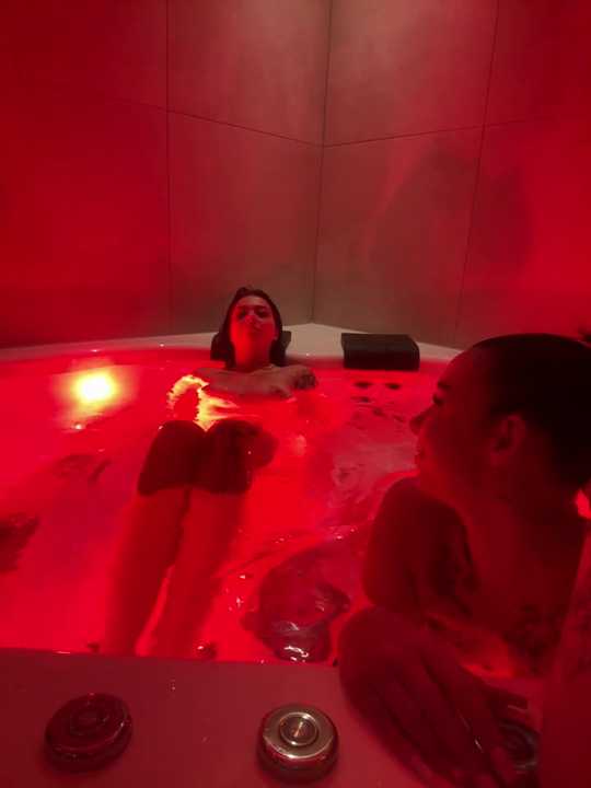 twohotgirl